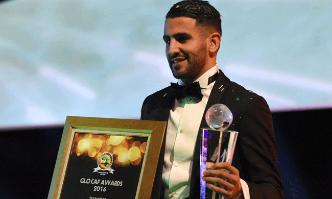 Algerian and Leicester forward Riyad Mahrez poses for a photo after being crowned African Footballer of the Year in Abuja, on January 5, 2017. (AFP)