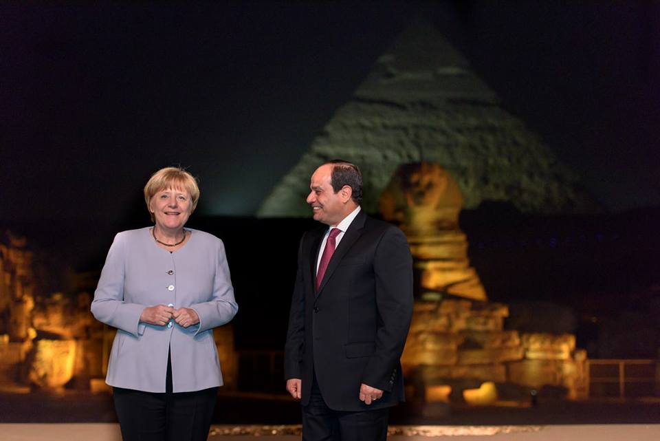Angela Merkel and Sisi at the Egyptian Pyramids